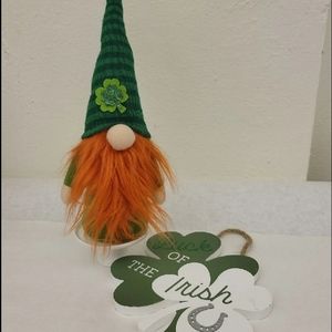 st patricks day gnome and sign
